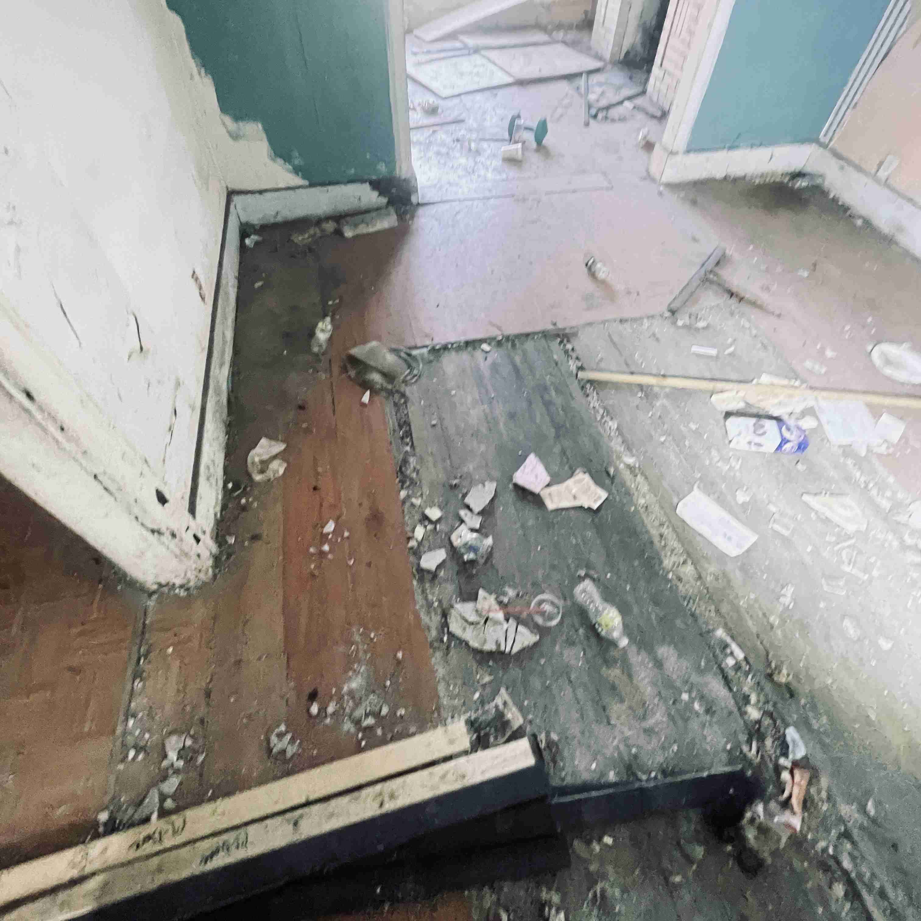 2537 Fullerton (43).jpg